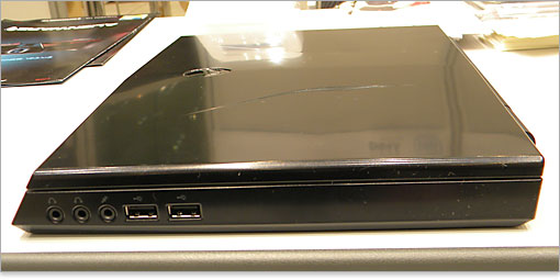 光学ドライブが搭載されていません