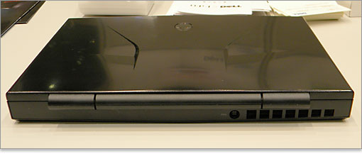 中央のヒンジは結構ごっつい