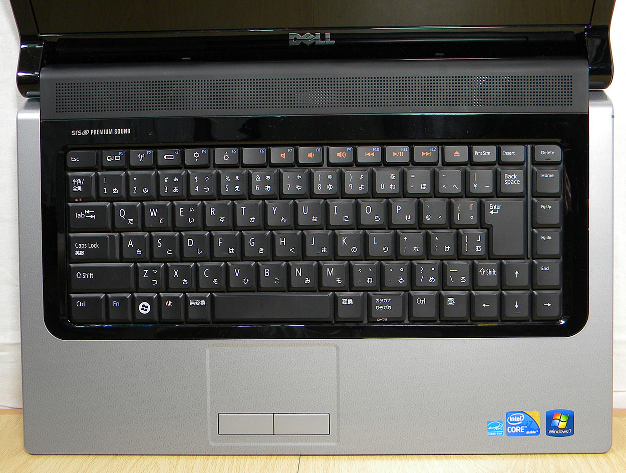 DELL Studio 15のキーボード写真。