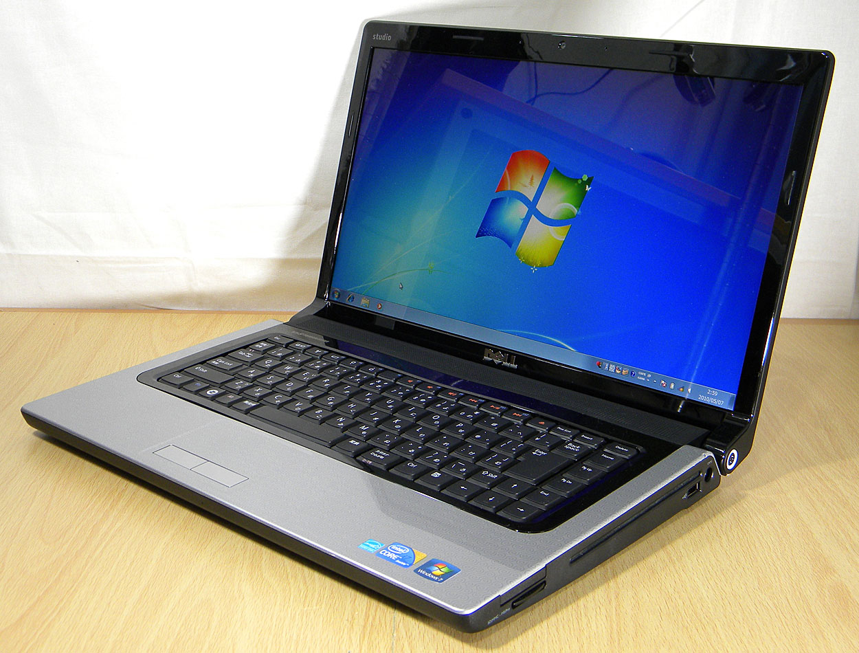 DELL Studio 15のキーボード写真。