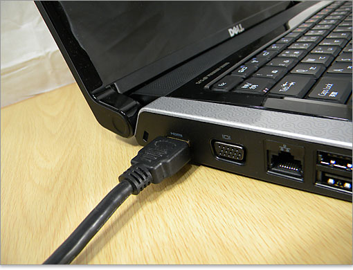HDMIやDisplayPort端子とモニタ
