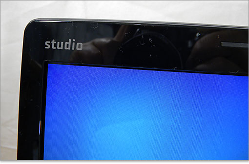 Studioのロゴプリントがあります。