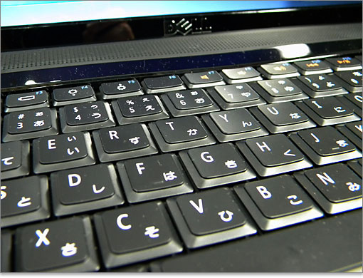 Studio 15では立体感のある形状で、指へのフィット感がいい