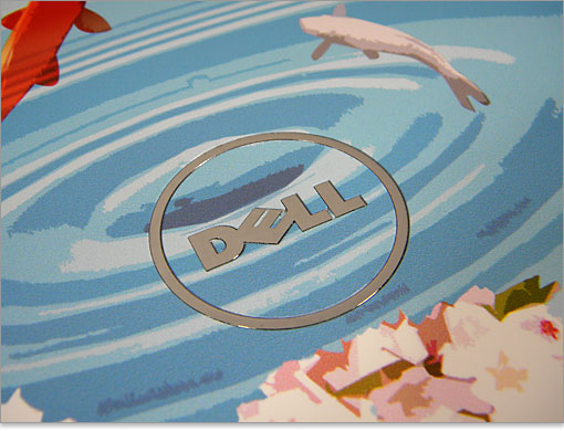 中央に配置されるDELLロゴ。