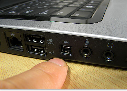 、IEEE1394を装備