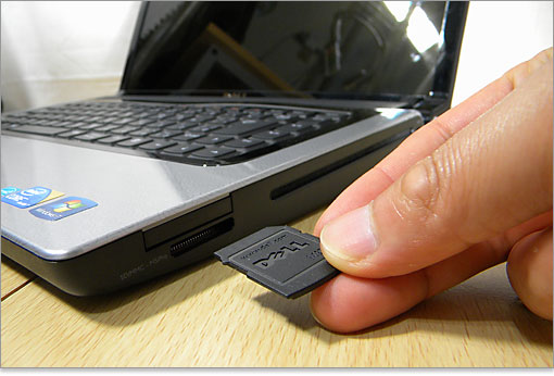 ダミーカードを挿しておき、防塵します。