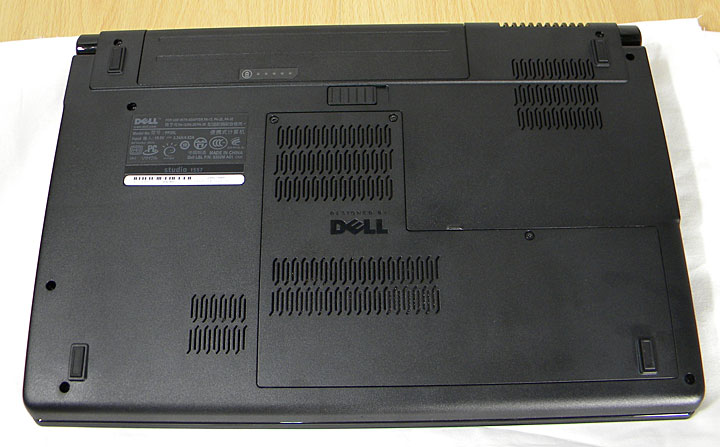 DELL Studio 15の底面
