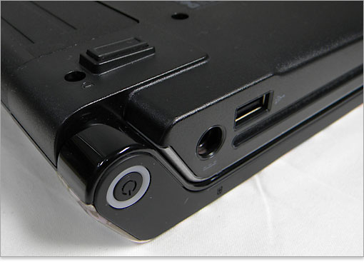 、ヒンジの様子。