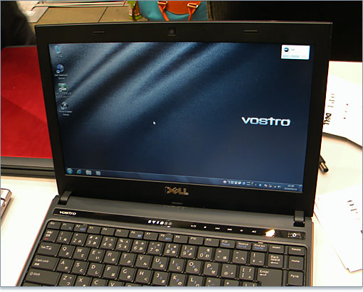 Vostro 3300は13.3 インチワイド液晶搭載