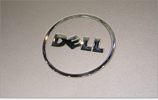 メッキ加工されたDELLロゴ