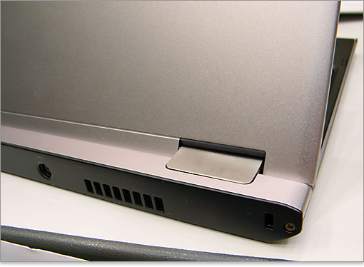 ディスプレイのジョイントは中折れ