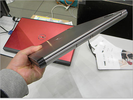 傾斜かかったデザインパソコン