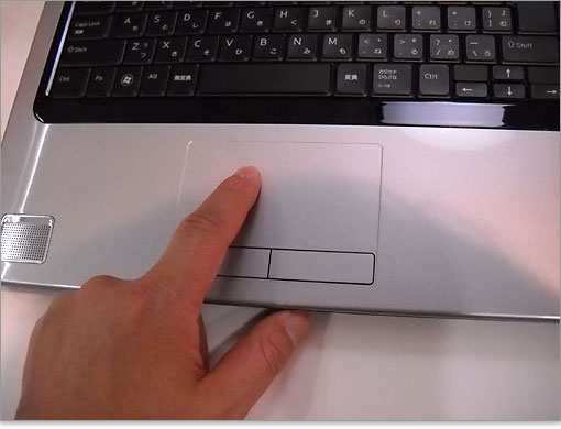 Studio 15よりも面積の広いタッチパッド