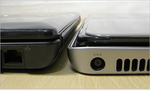 Inspiron N301zのほうがやや薄い。