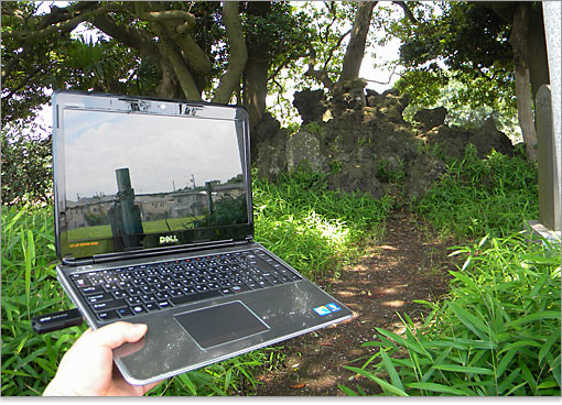 強風にあおられると、ディスプレイがゆらゆら揺さぶられて