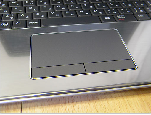 巨大なタッチパッドInspiron N301zのタッチパッド