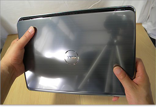 アルミ素材の天板ボディ