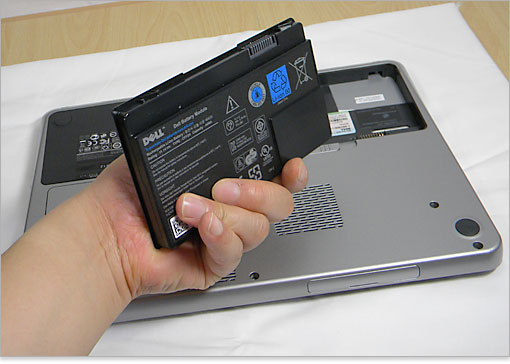 こんなにコンパクトでも、公称駆動時間:4時間49分