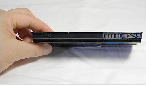 こんなに薄い。