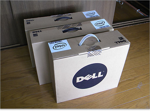 Inspiron 15やStudio 15のよりも小さい