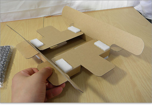 外付け光学ドライブの梱包。