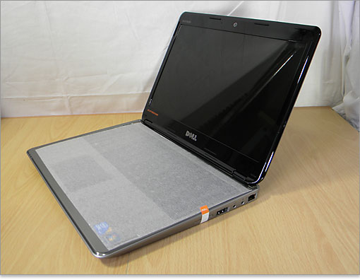 緩衝材が挟まれ