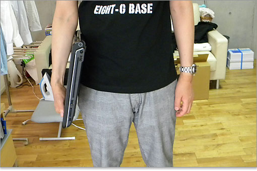 Studio 17はくさび形になっており、先端が細く、背面が厚め