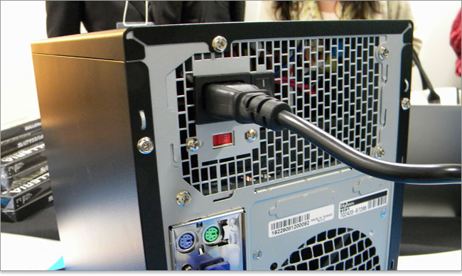 ATX電源。標準で350W電源