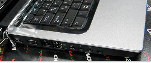 左から、HDMI端子、VGA端子