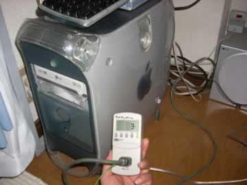 �}�b�N�̓d��