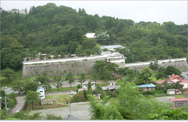 二本松城の箕輪門遠景