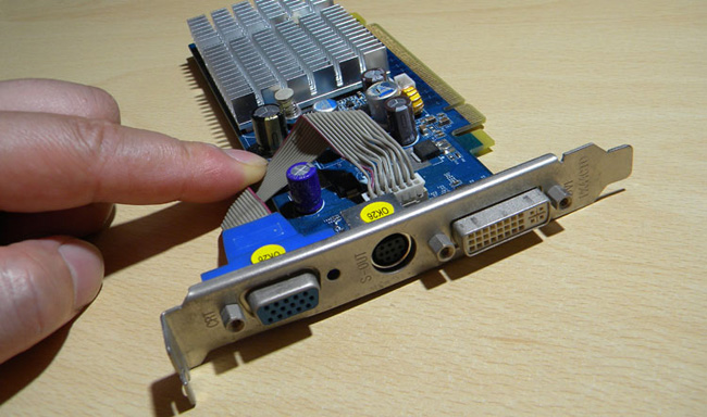 両対応のためブラケットが標準タイプ