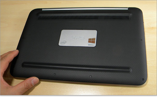 底面にもカーボンファイバ素材