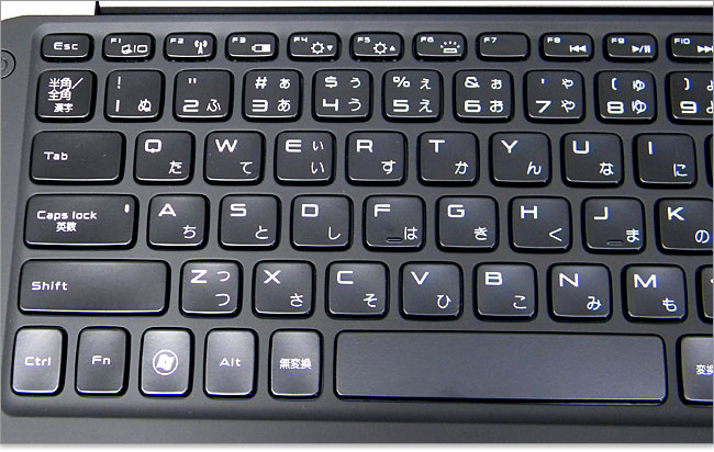 微妙にドーム状に凹んでいますXPS 13 Ultrabook