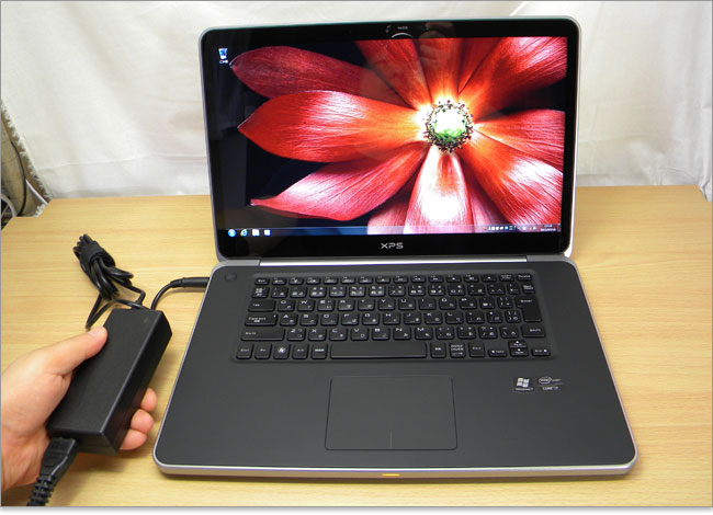 アダプタと接続したXPS 15