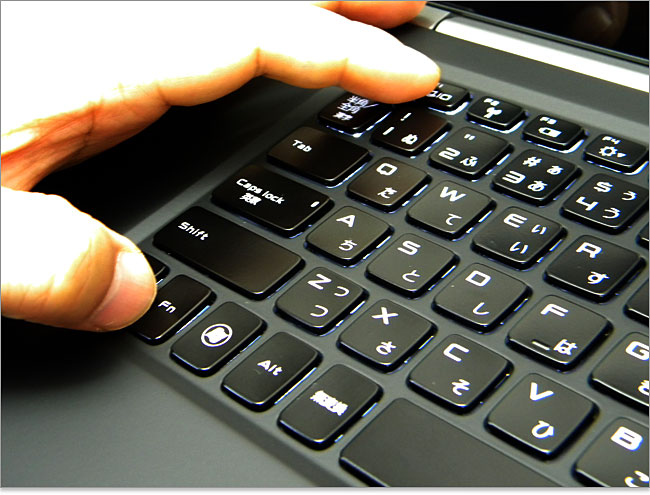 調整ボタン・メディアとコントロールボタン装備のXPS 15